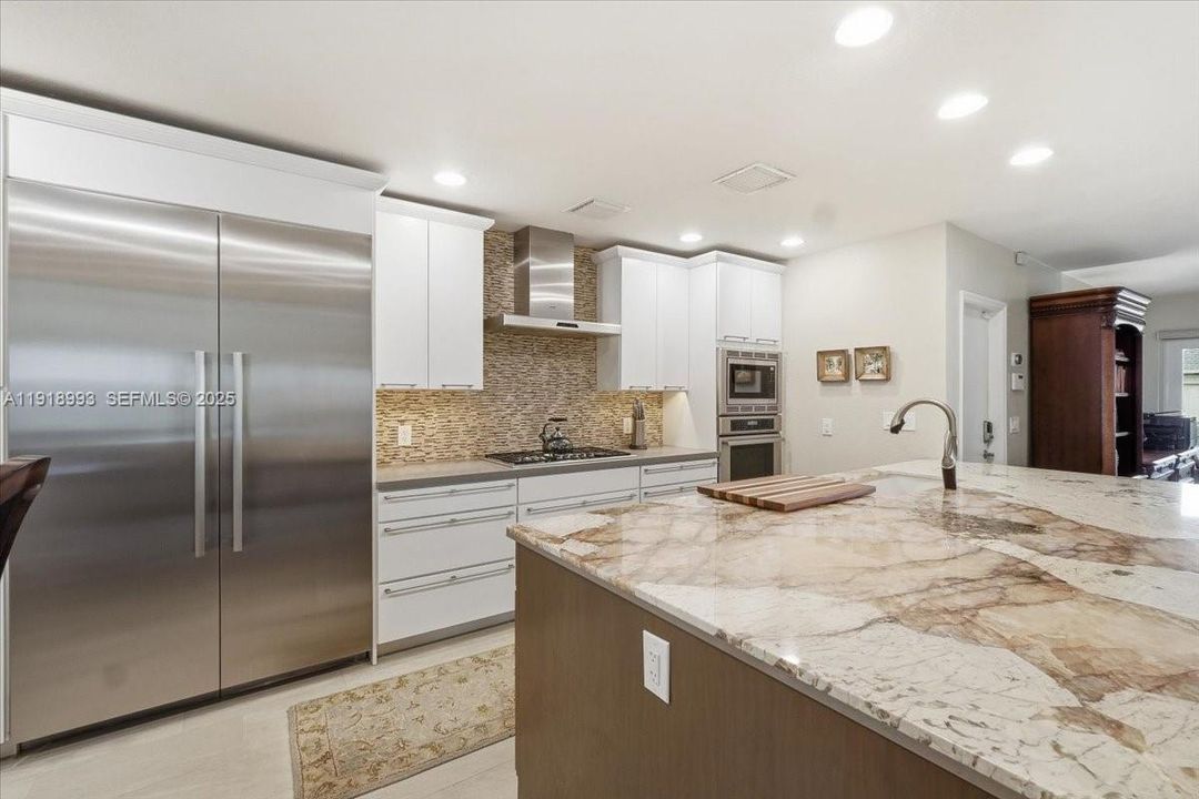 For Sale: $2,150,000 (3 beds, 2 baths, 2168 Square Feet)