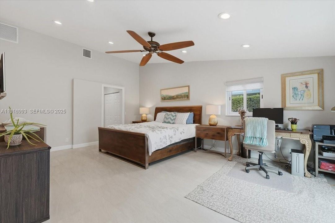 For Sale: $2,150,000 (3 beds, 2 baths, 2168 Square Feet)