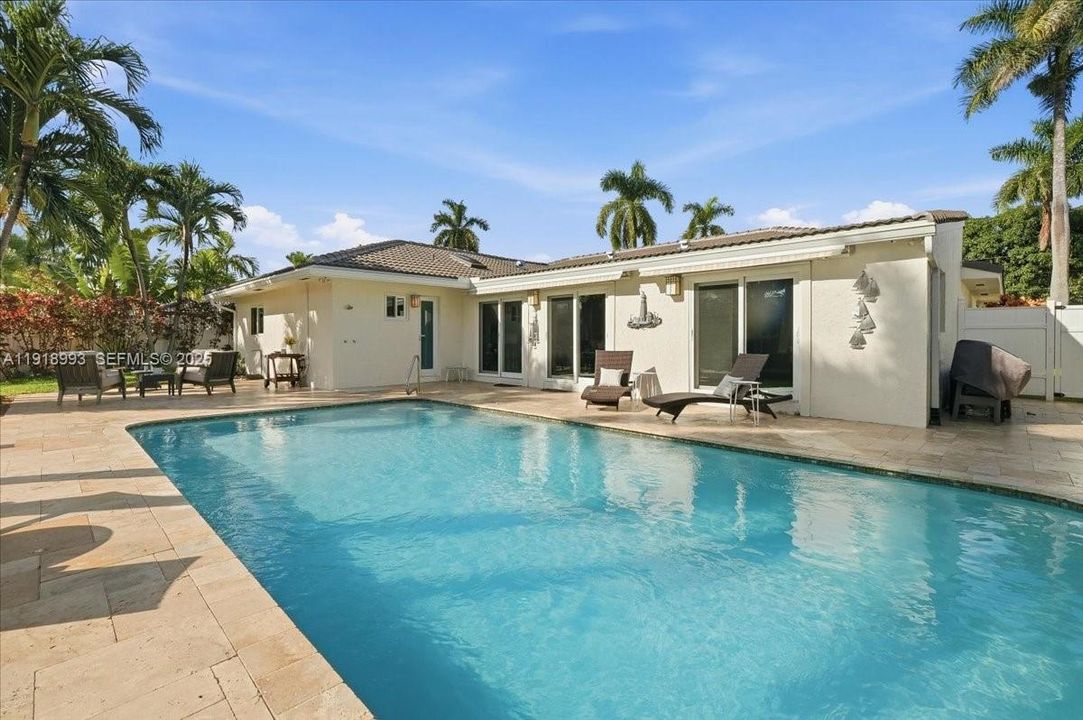 For Sale: $2,150,000 (3 beds, 2 baths, 2168 Square Feet)