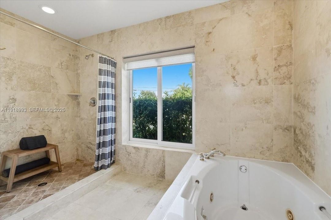 For Sale: $2,150,000 (3 beds, 2 baths, 2168 Square Feet)