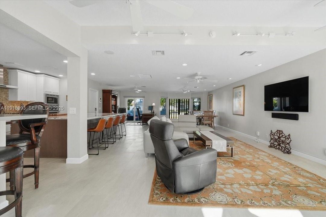 For Sale: $2,150,000 (3 beds, 2 baths, 2168 Square Feet)