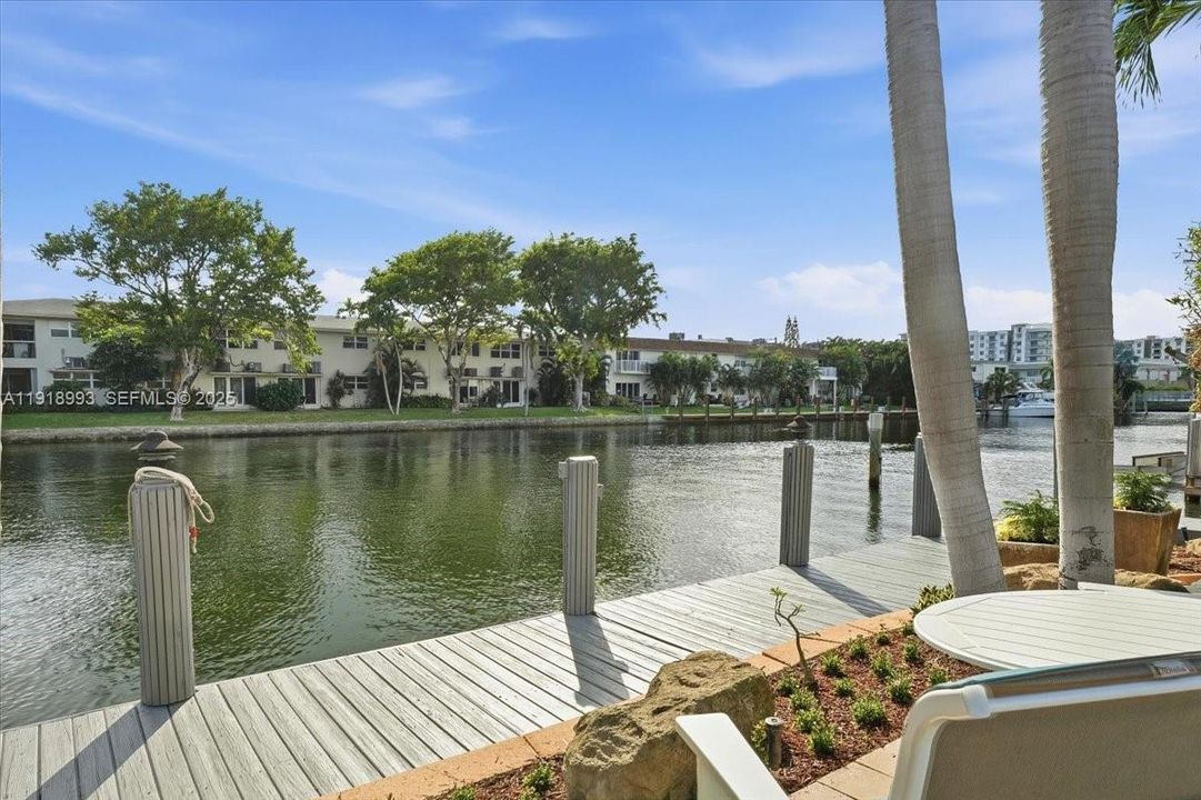 For Sale: $2,150,000 (3 beds, 2 baths, 2168 Square Feet)