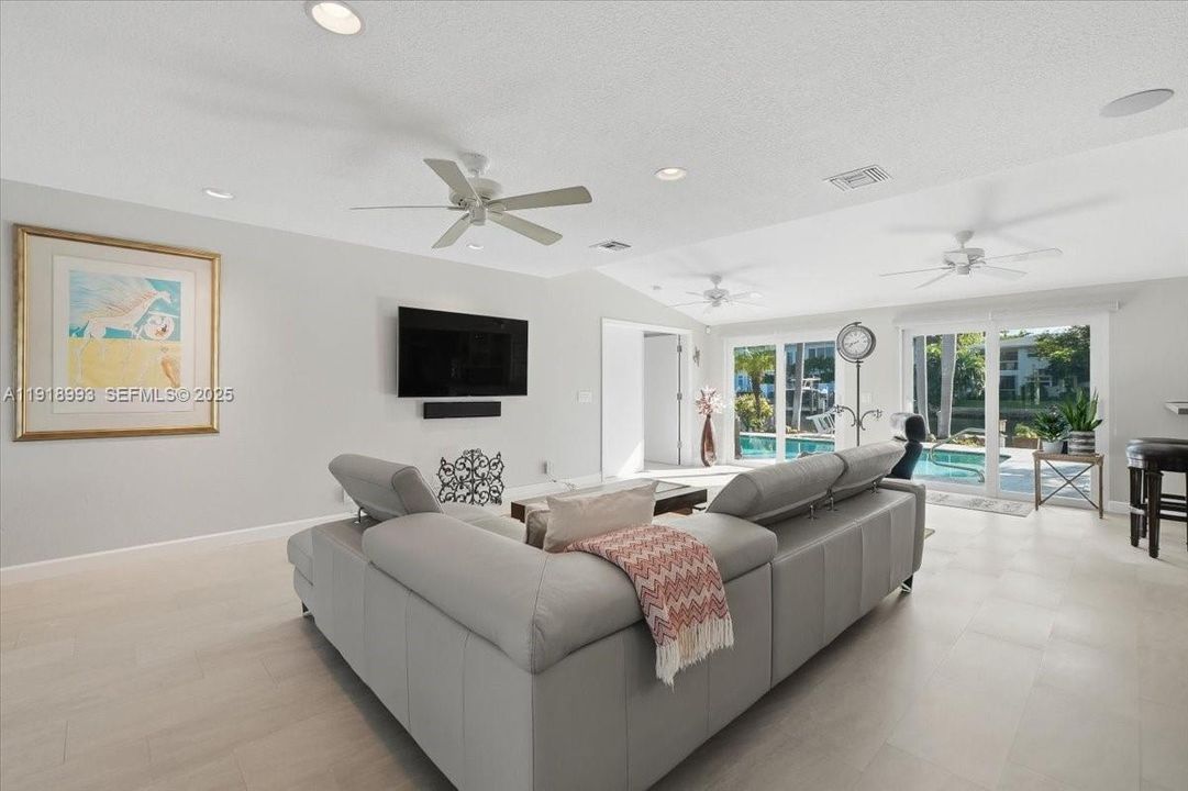 For Sale: $2,150,000 (3 beds, 2 baths, 2168 Square Feet)