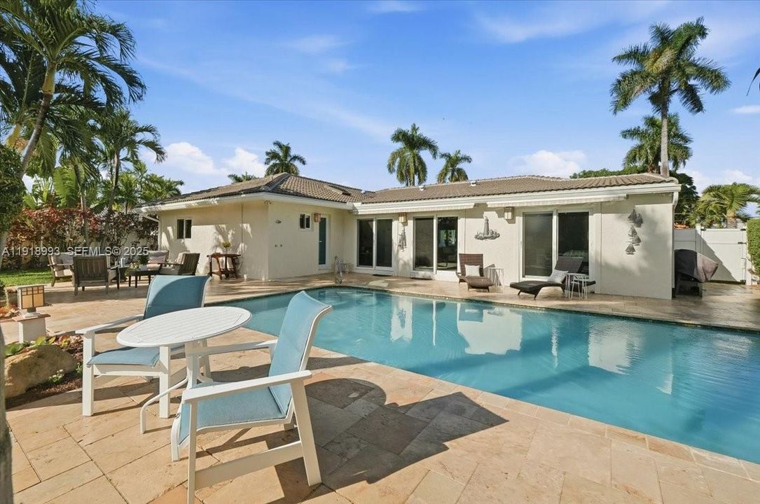 For Sale: $2,150,000 (3 beds, 2 baths, 2168 Square Feet)