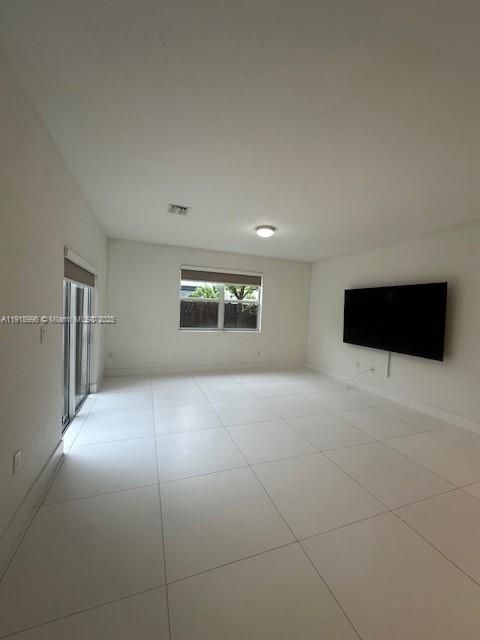 出租: $3,300 (3 贝兹, 2 浴室, 2024 平方英尺)