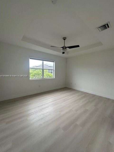 出租: $3,300 (3 贝兹, 2 浴室, 2024 平方英尺)