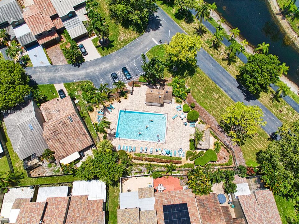 Activo con contrato: $410,000 (3 camas, 2 baños, 1434 Pies cuadrados)