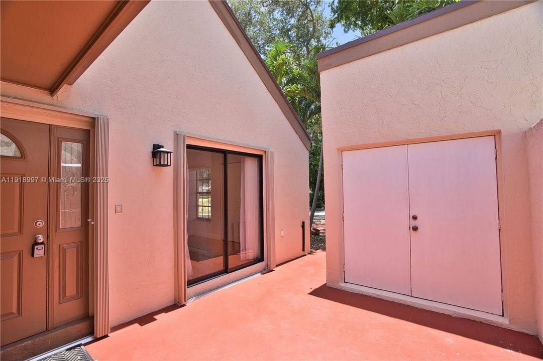 Activo con contrato: $410,000 (3 camas, 2 baños, 1434 Pies cuadrados)