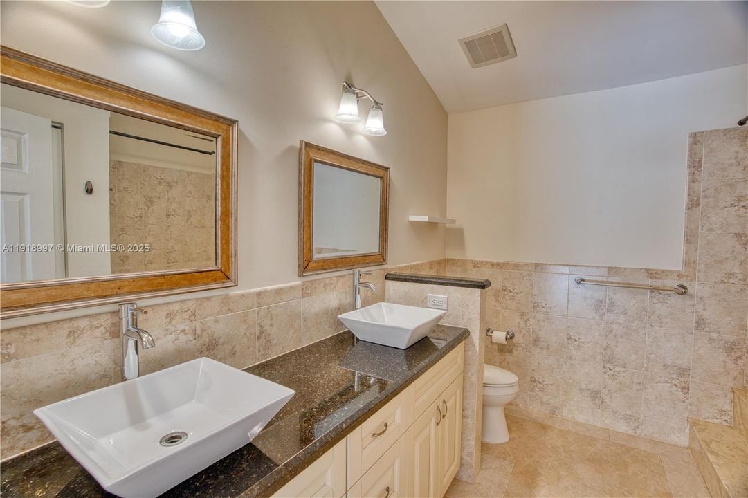 Activo con contrato: $410,000 (3 camas, 2 baños, 1434 Pies cuadrados)