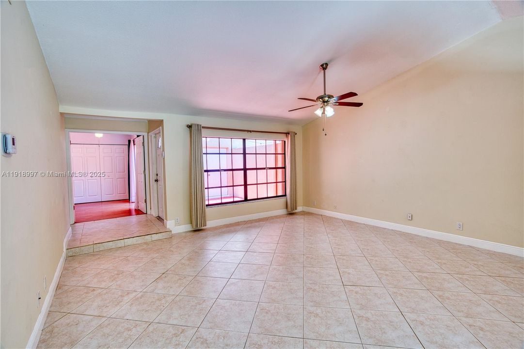 Activo con contrato: $410,000 (3 camas, 2 baños, 1434 Pies cuadrados)