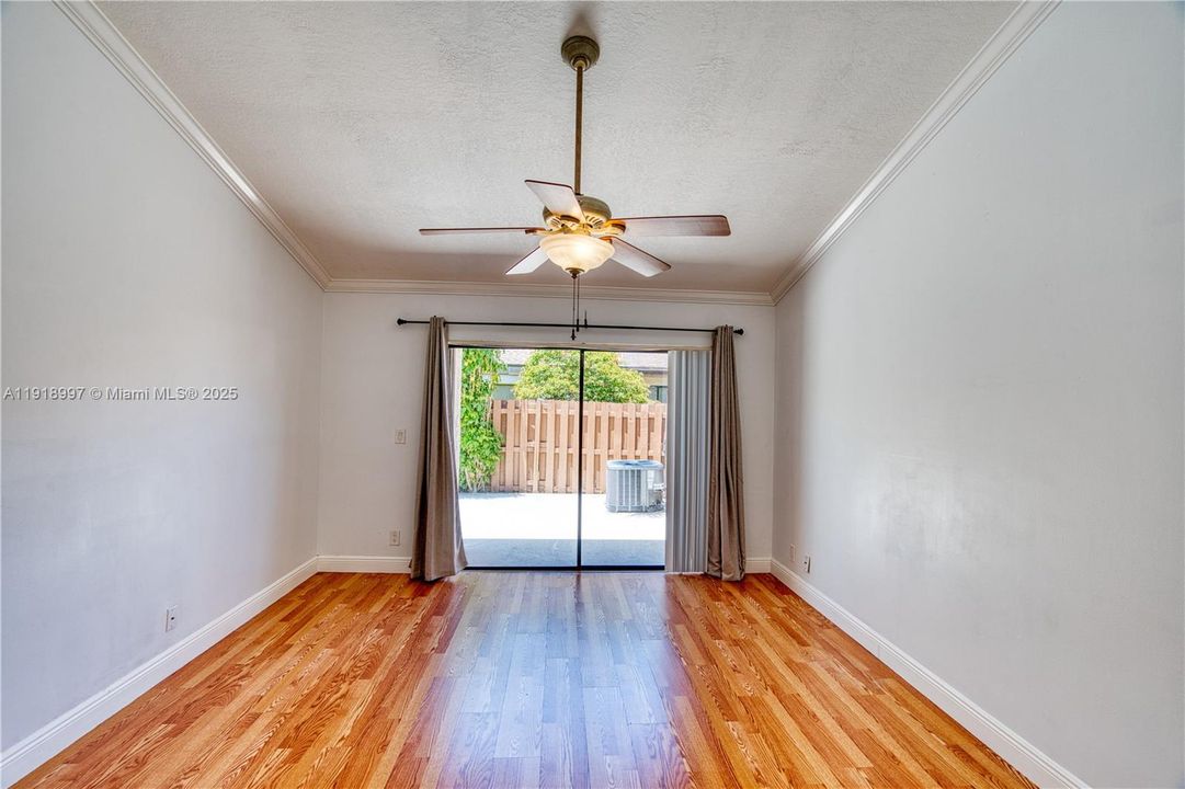 Activo con contrato: $410,000 (3 camas, 2 baños, 1434 Pies cuadrados)