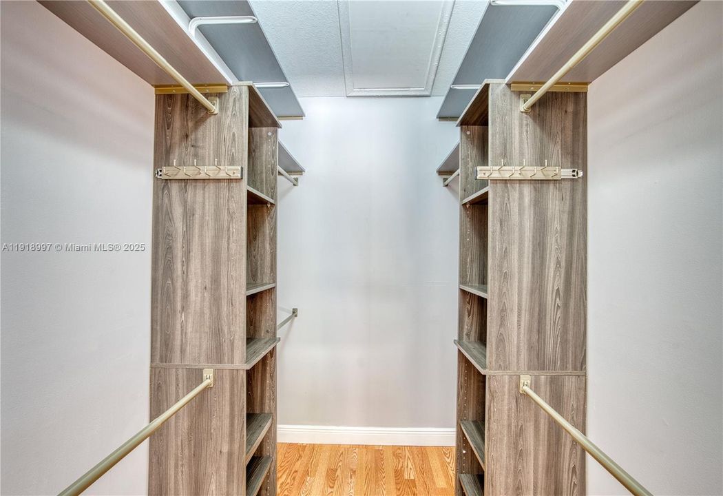 Activo con contrato: $410,000 (3 camas, 2 baños, 1434 Pies cuadrados)