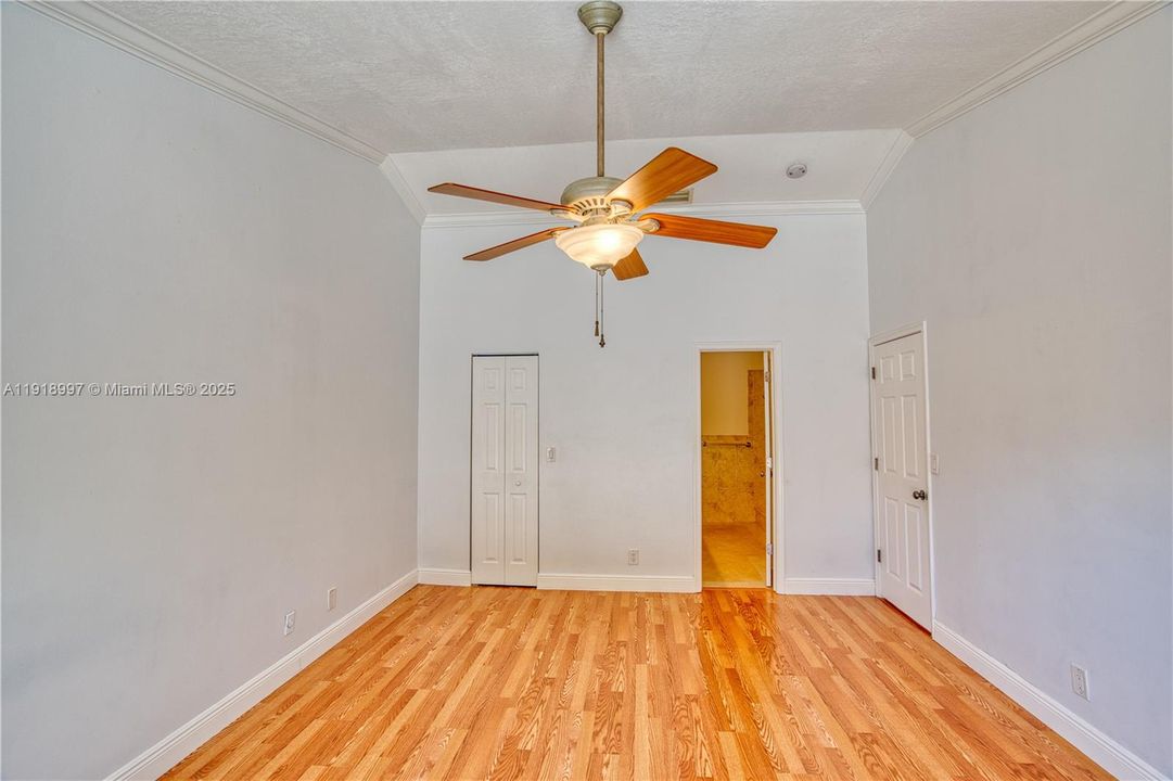 Activo con contrato: $410,000 (3 camas, 2 baños, 1434 Pies cuadrados)