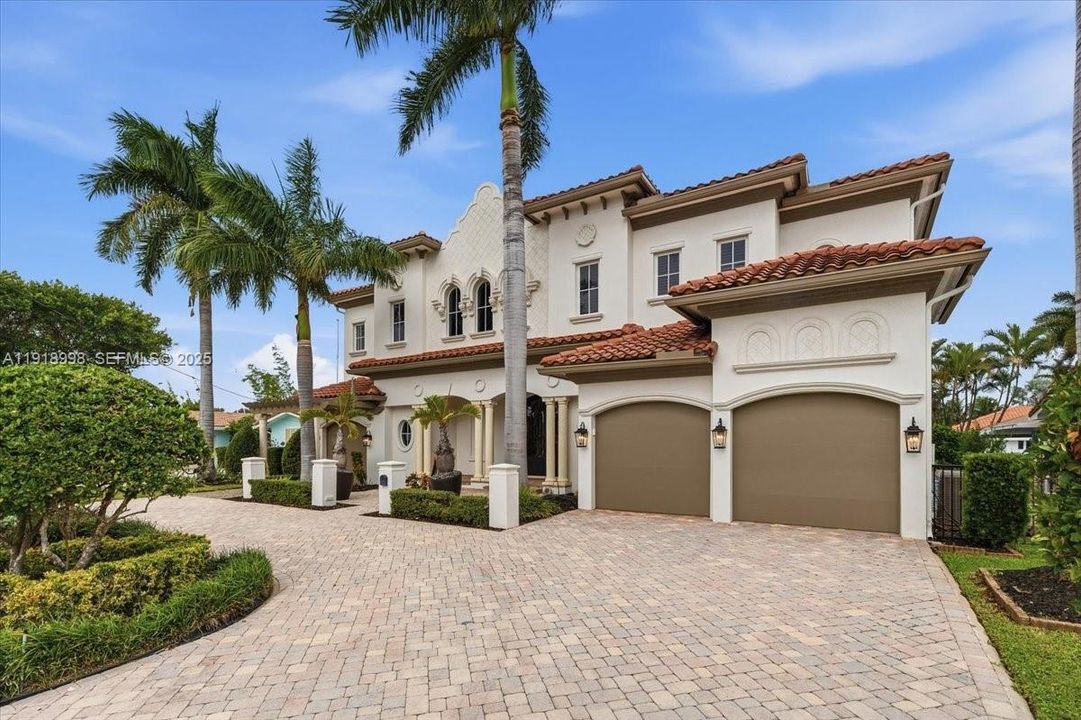 For Sale: $3,899,900 (6 beds, 4 baths, 4322 Square Feet)