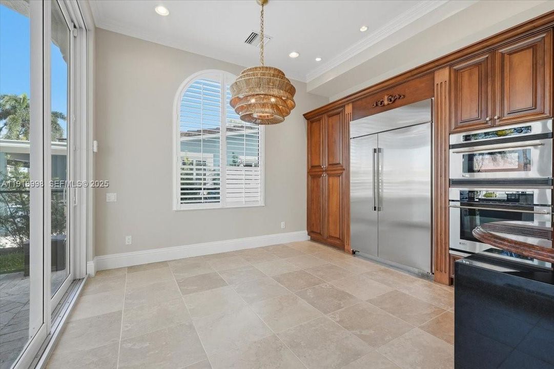 For Sale: $3,899,900 (6 beds, 4 baths, 4322 Square Feet)