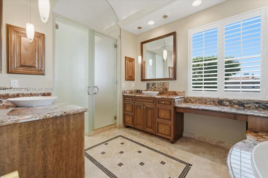 For Sale: $3,899,900 (6 beds, 4 baths, 4322 Square Feet)