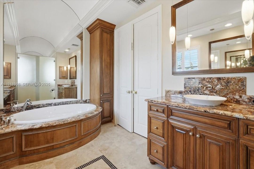 For Sale: $3,899,900 (6 beds, 4 baths, 4322 Square Feet)