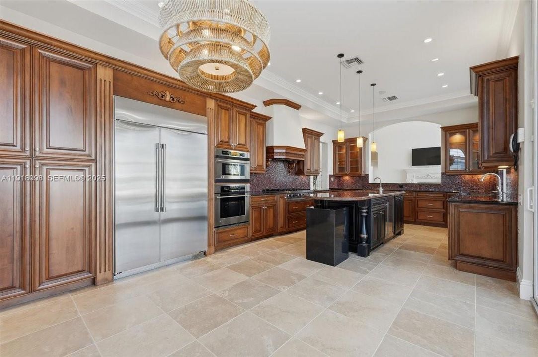 For Sale: $3,899,900 (6 beds, 4 baths, 4322 Square Feet)