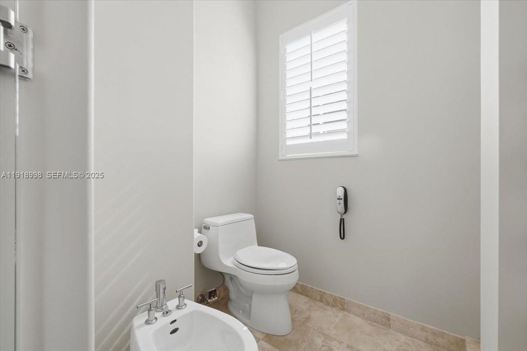 For Sale: $3,899,900 (6 beds, 4 baths, 4322 Square Feet)