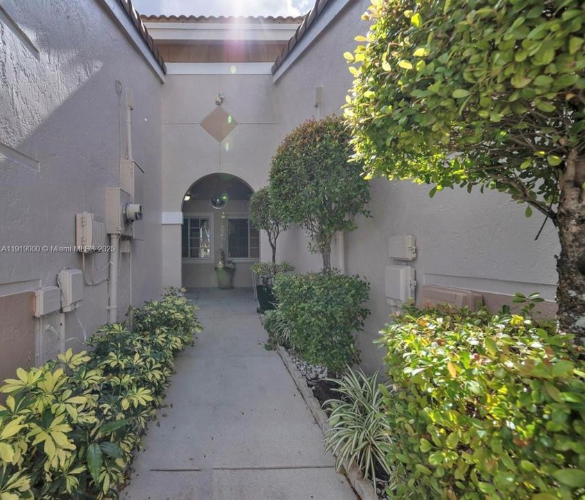 Под контрактом: $2,800 (2 спален, 2 ванн, 1030 Квадратных фут)