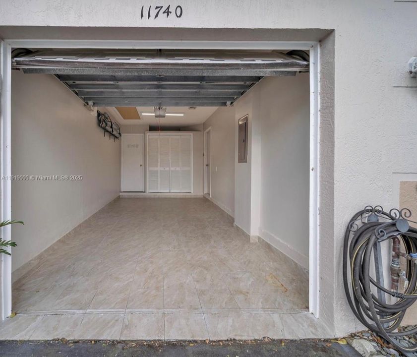 Под контрактом: $2,800 (2 спален, 2 ванн, 1030 Квадратных фут)