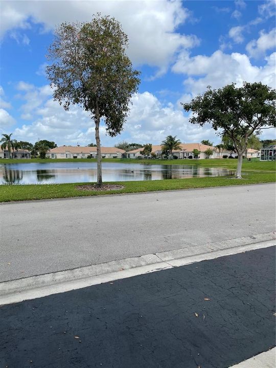 Под контрактом: $2,800 (2 спален, 2 ванн, 1030 Квадратных фут)