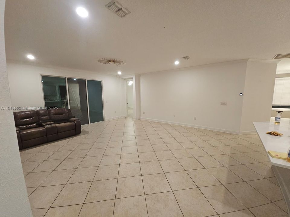 For Rent: $3,200 (6 beds, 3 baths, 0 Square Feet)