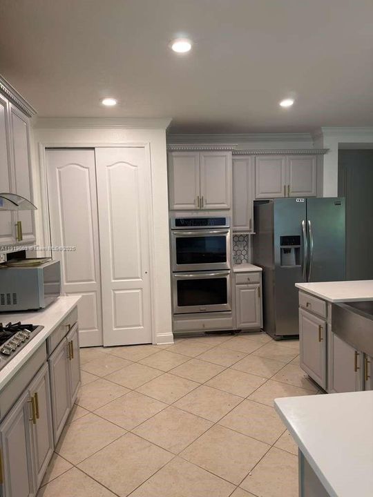 For Rent: $3,200 (6 beds, 3 baths, 0 Square Feet)