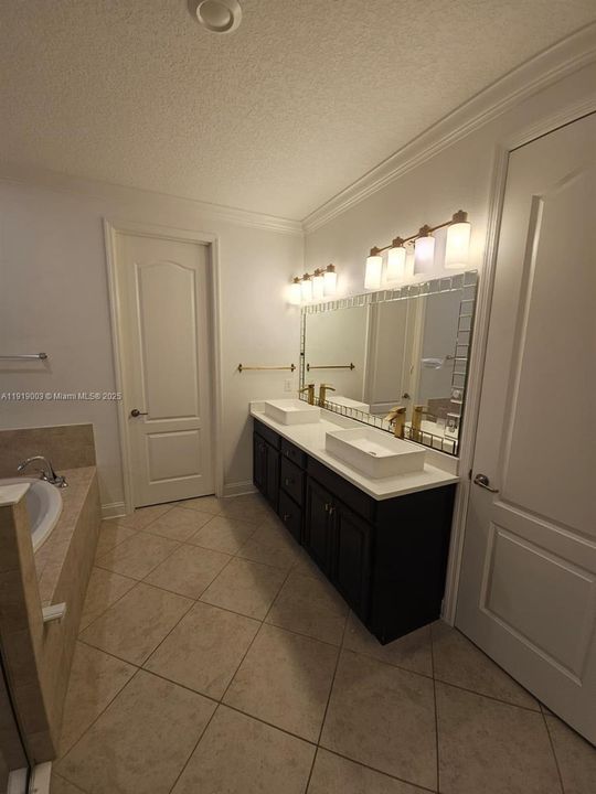 For Rent: $3,200 (6 beds, 3 baths, 0 Square Feet)