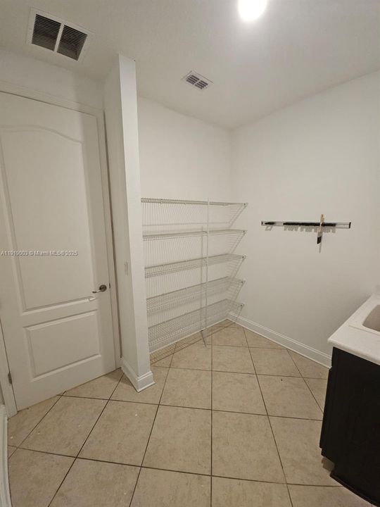 For Rent: $3,200 (6 beds, 3 baths, 0 Square Feet)