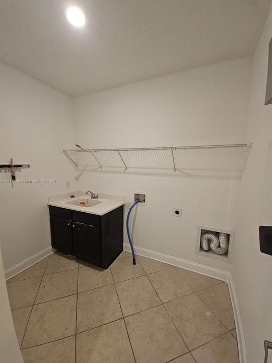 For Rent: $3,200 (6 beds, 3 baths, 0 Square Feet)