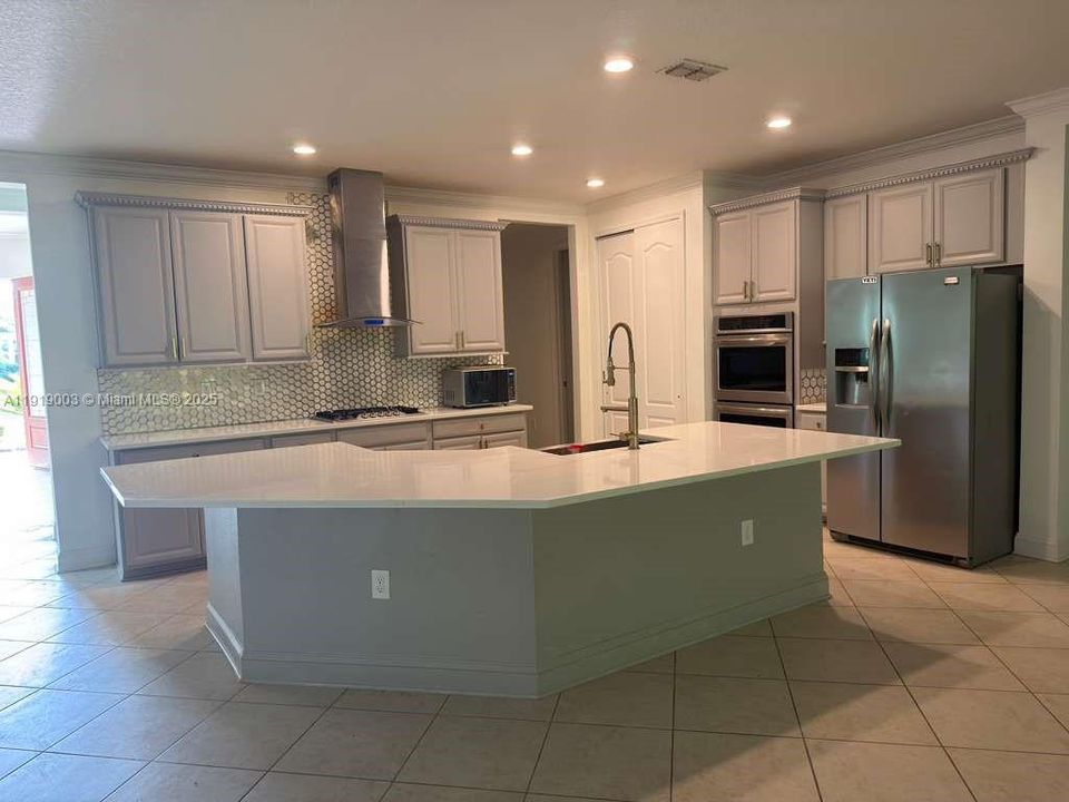 For Rent: $3,200 (6 beds, 3 baths, 0 Square Feet)