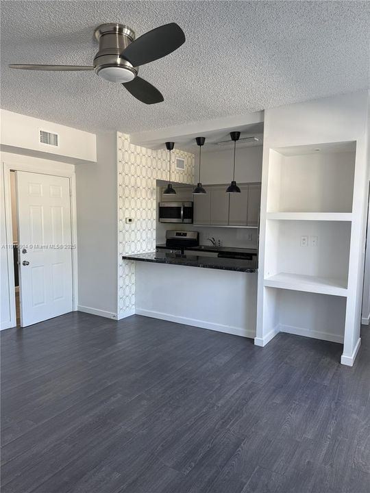 For Sale: $420,000 (2 beds, 1 baths, 785 Square Feet)