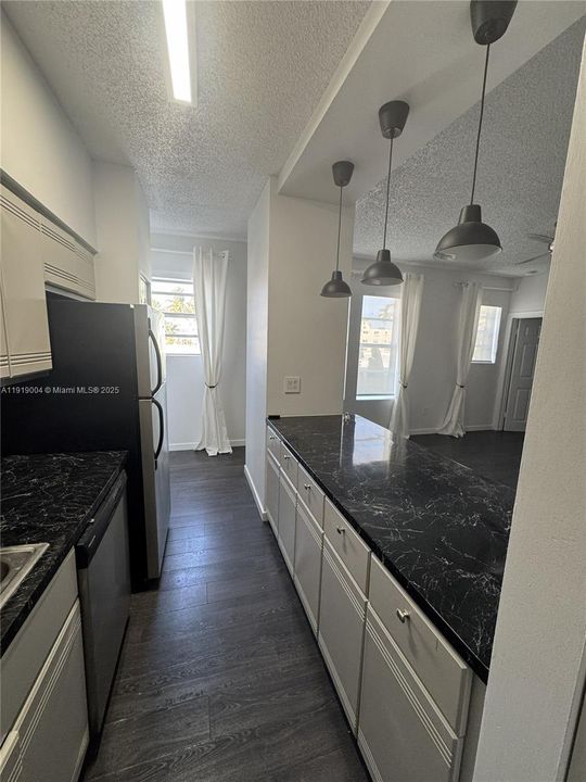 For Sale: $420,000 (2 beds, 1 baths, 785 Square Feet)