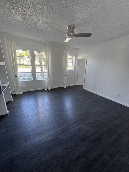 For Sale: $420,000 (2 beds, 1 baths, 785 Square Feet)