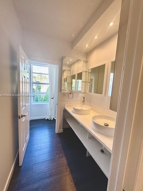 For Sale: $420,000 (2 beds, 1 baths, 785 Square Feet)