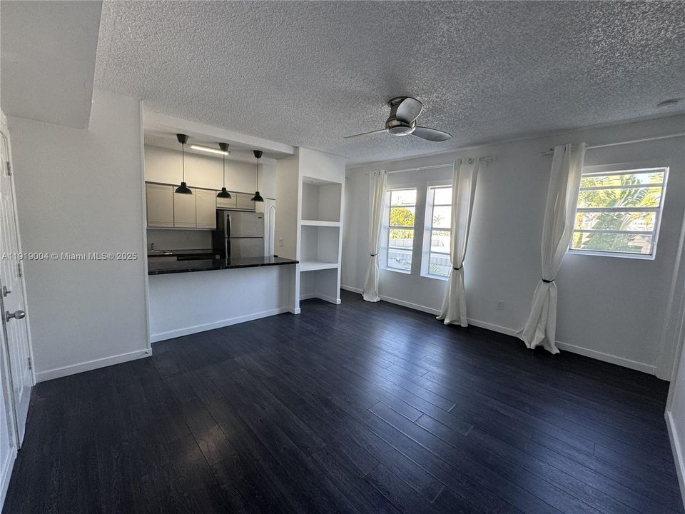 For Sale: $420,000 (2 beds, 1 baths, 785 Square Feet)