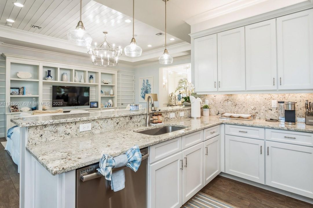 For Rent: $5,200 (3 beds, 2 baths, 2580 Square Feet)