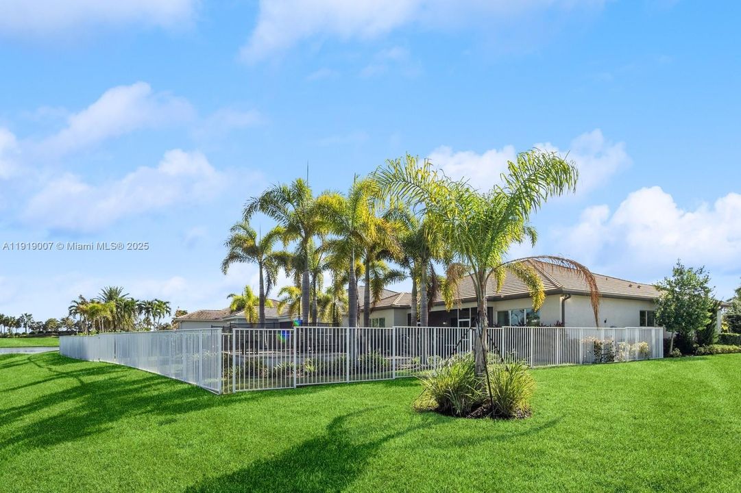 For Rent: $5,200 (3 beds, 2 baths, 2580 Square Feet)