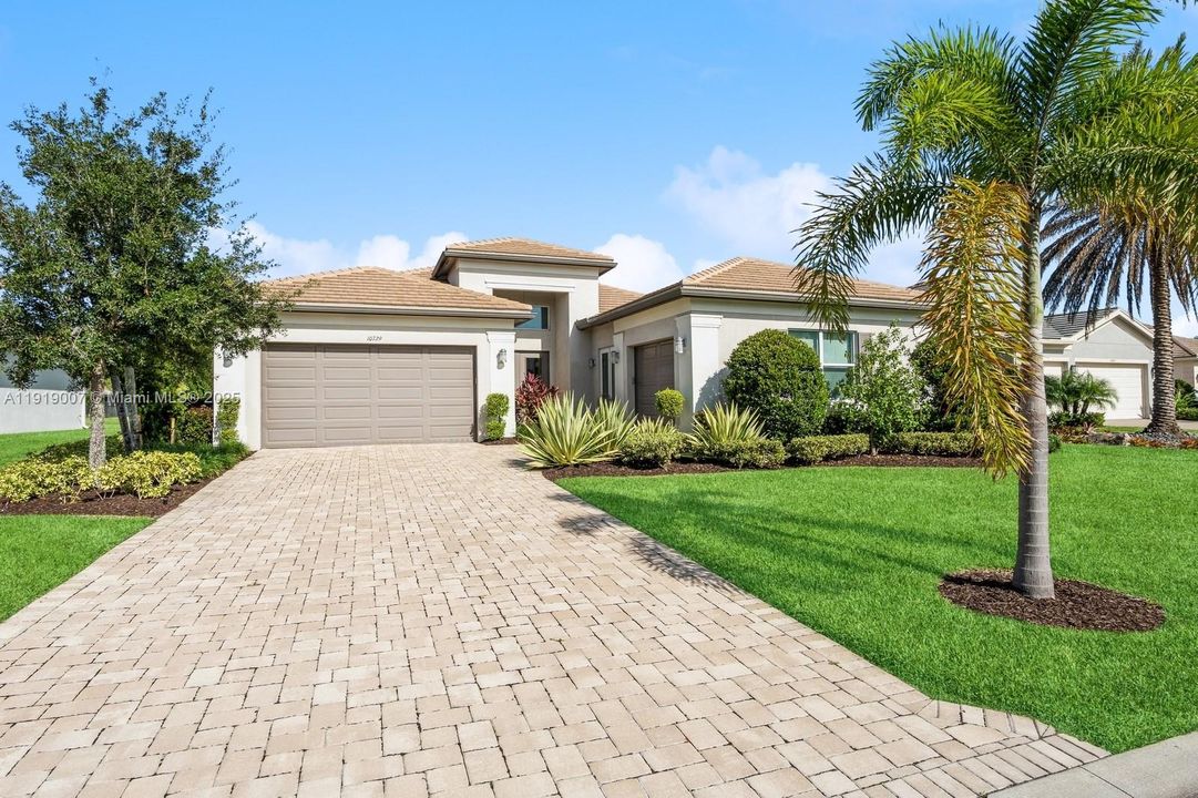 For Rent: $5,200 (3 beds, 2 baths, 2580 Square Feet)