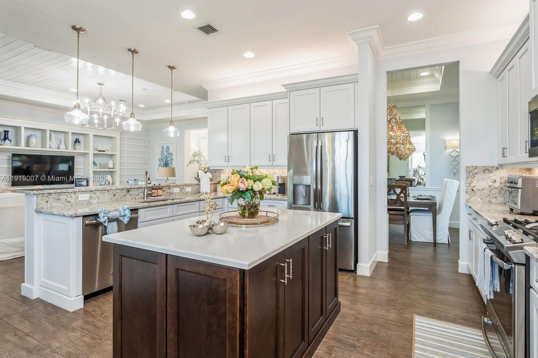 For Rent: $5,200 (3 beds, 2 baths, 2580 Square Feet)