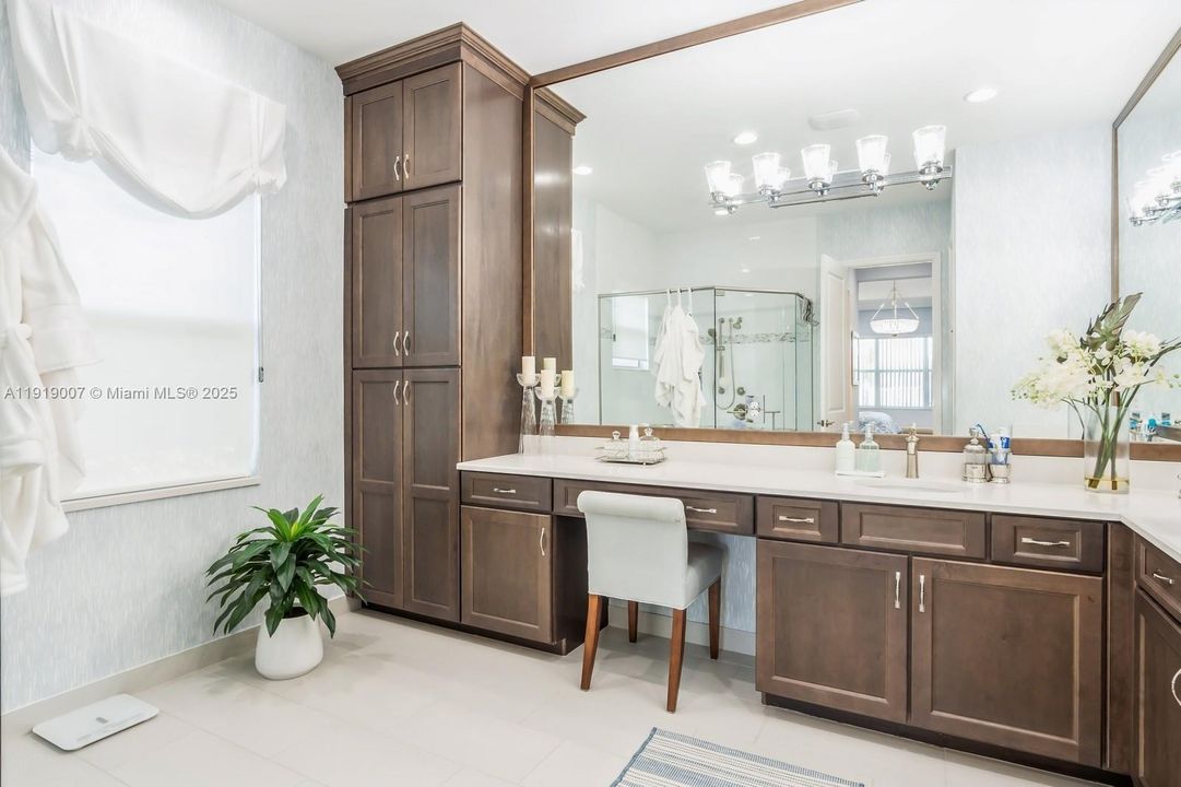 For Rent: $5,200 (3 beds, 2 baths, 2580 Square Feet)