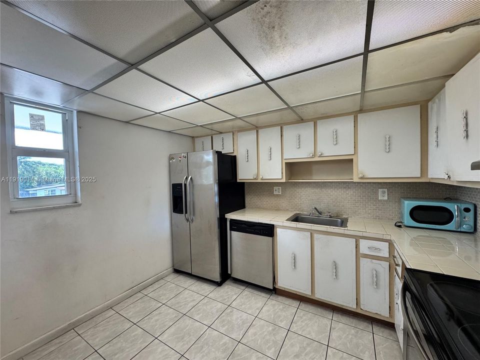 For Sale: $130,000 (1 beds, 1 baths, 850 Square Feet)
