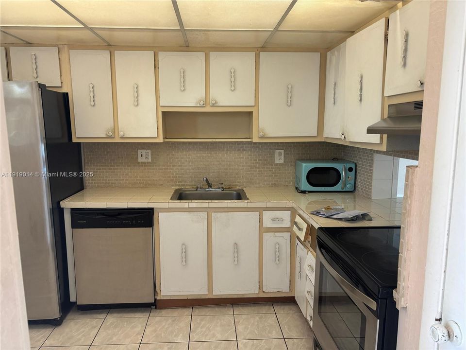 For Sale: $130,000 (1 beds, 1 baths, 850 Square Feet)