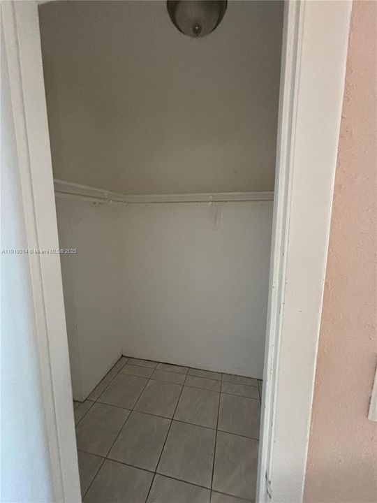 For Sale: $130,000 (1 beds, 1 baths, 850 Square Feet)