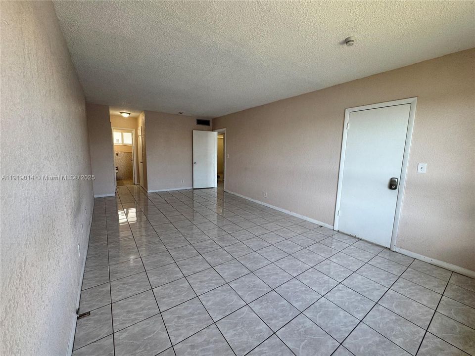 For Sale: $130,000 (1 beds, 1 baths, 850 Square Feet)