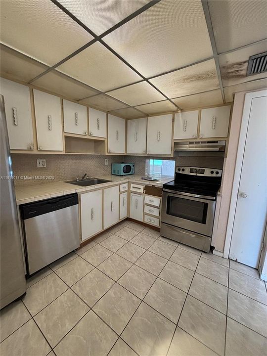 For Sale: $130,000 (1 beds, 1 baths, 850 Square Feet)