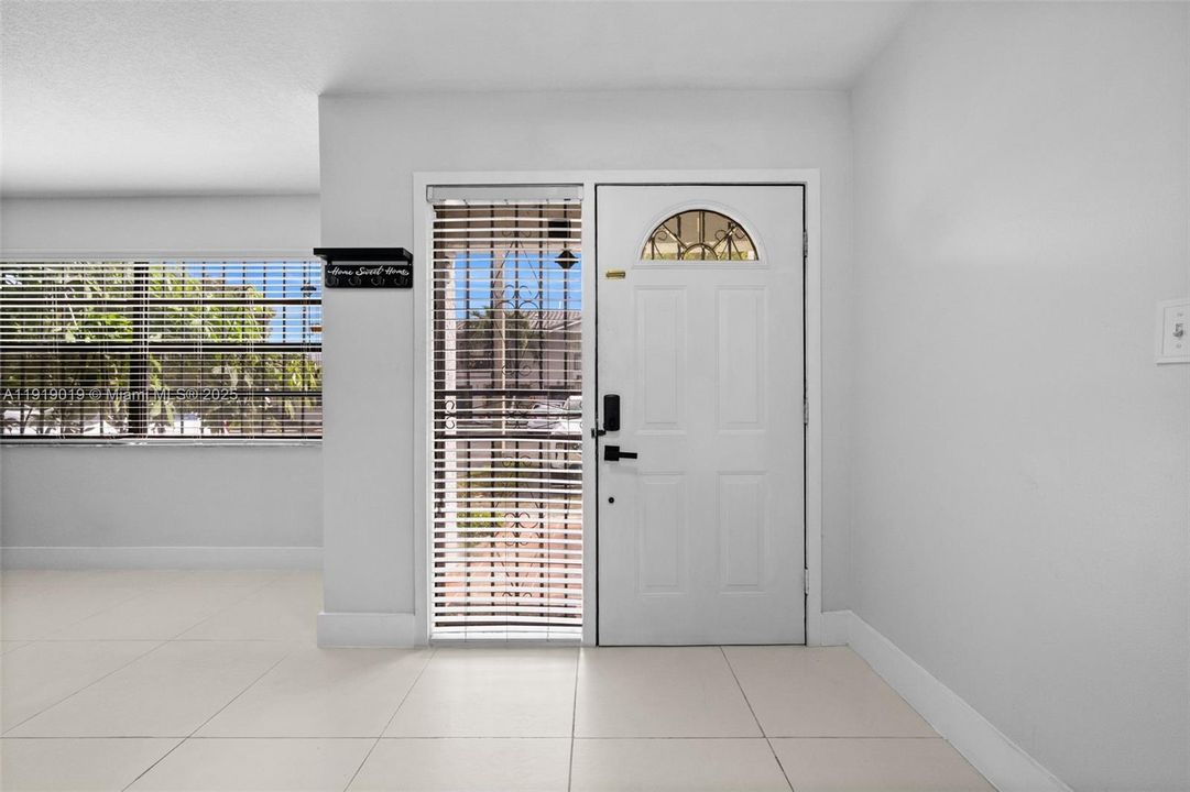 For Sale: $449,999 (3 beds, 2 baths, 1424 Square Feet)