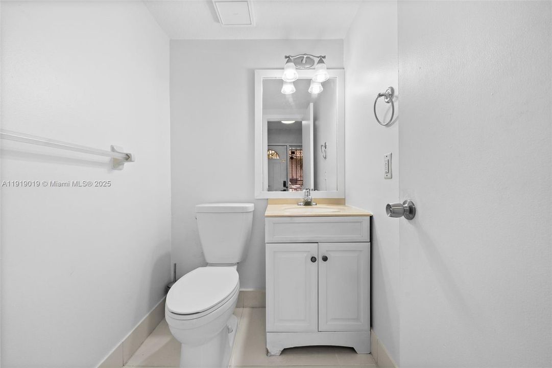 For Sale: $449,999 (3 beds, 2 baths, 1424 Square Feet)