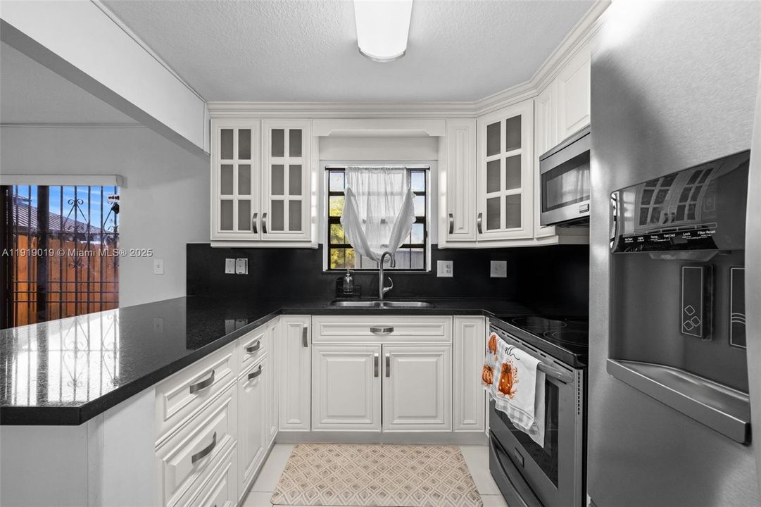 For Sale: $449,999 (3 beds, 2 baths, 1424 Square Feet)